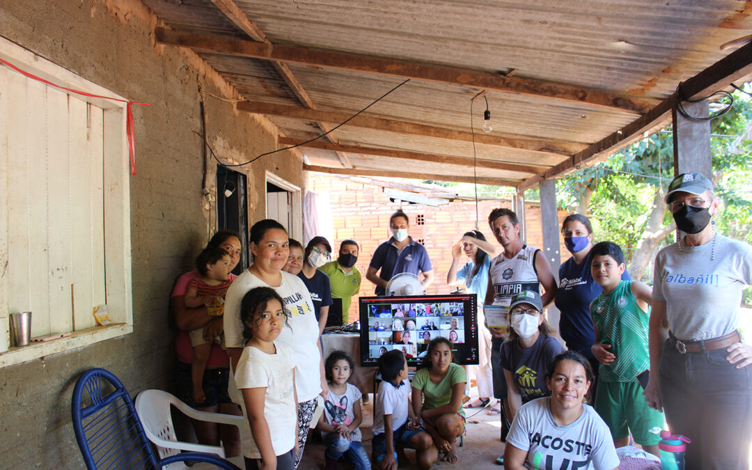 Encuentro virtual con voluntarios del Afiliado de Hábitat St.Vrain Valley y familias de la comunidad Ma. Auxiliadora