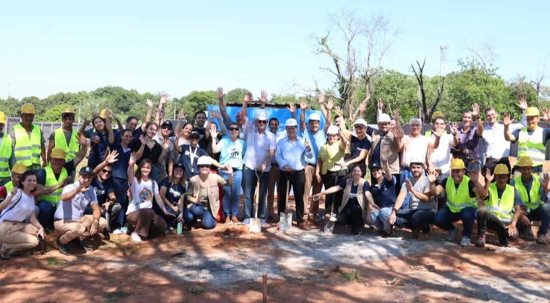 Hábitat para la Humanidad inicia la construcción de viviendas en condominio.