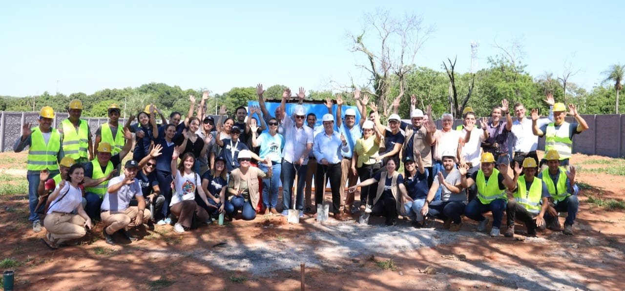 Hábitat para la Humanidad inicia la construcción de viviendas en condominio.
