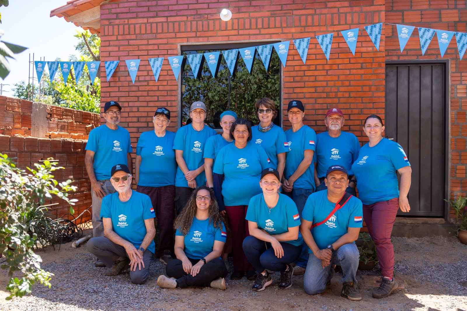 Brigada 25 Años: Voluntarios Internacionales construyeron el nuevo hogar de Norma Páez