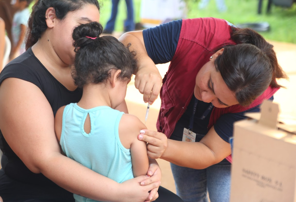 Programa Nacional de Vacunación fortalecido con apoyo de UNICEF y la Cruz  Roja Americana