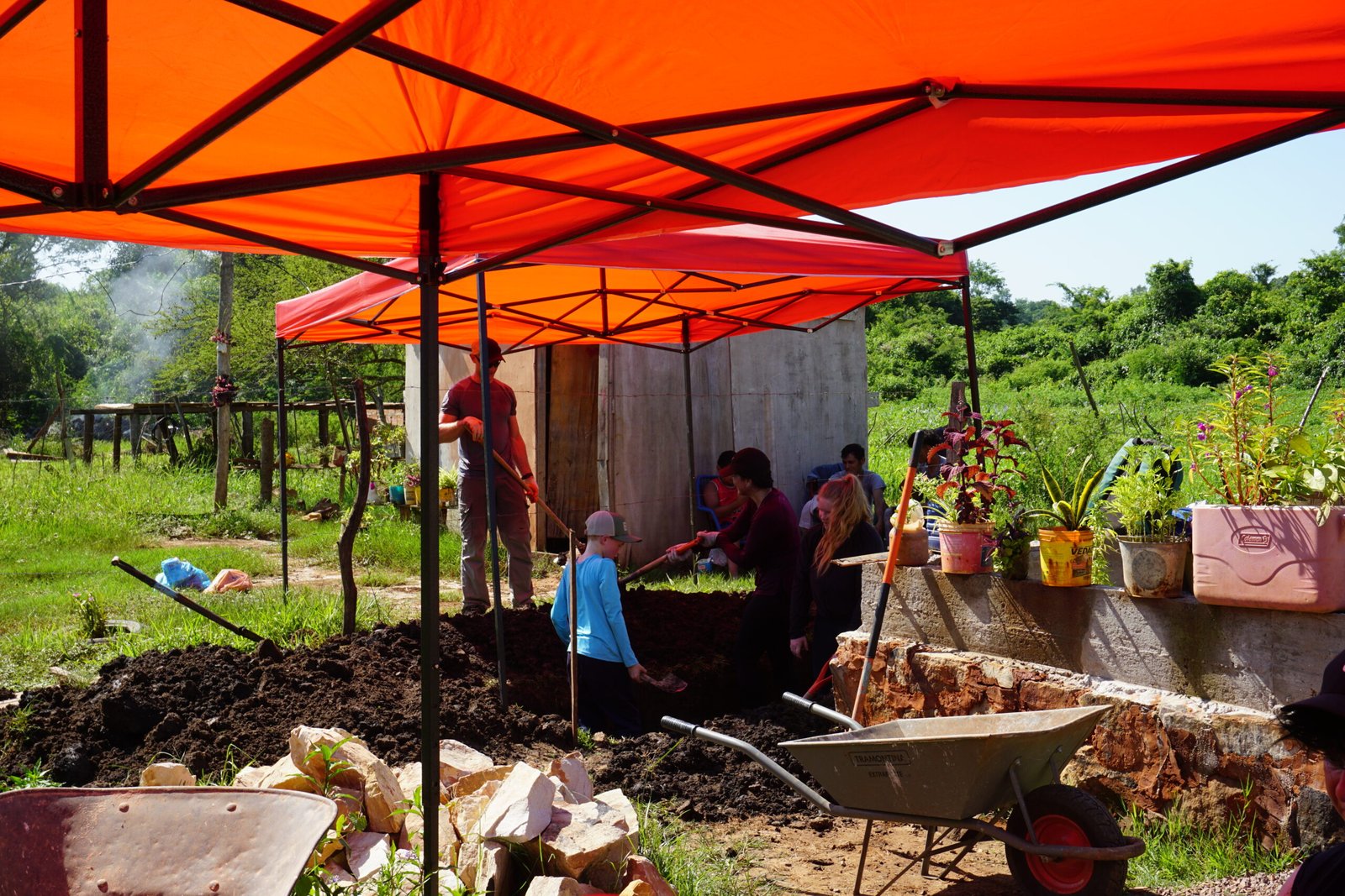 Hábitat para la Humanidad inicia construcción de baños para 100 familias en Luque