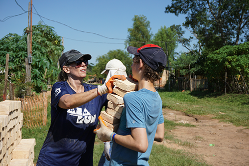 Iniciamos la construcción de baños para 100 familias de Luque